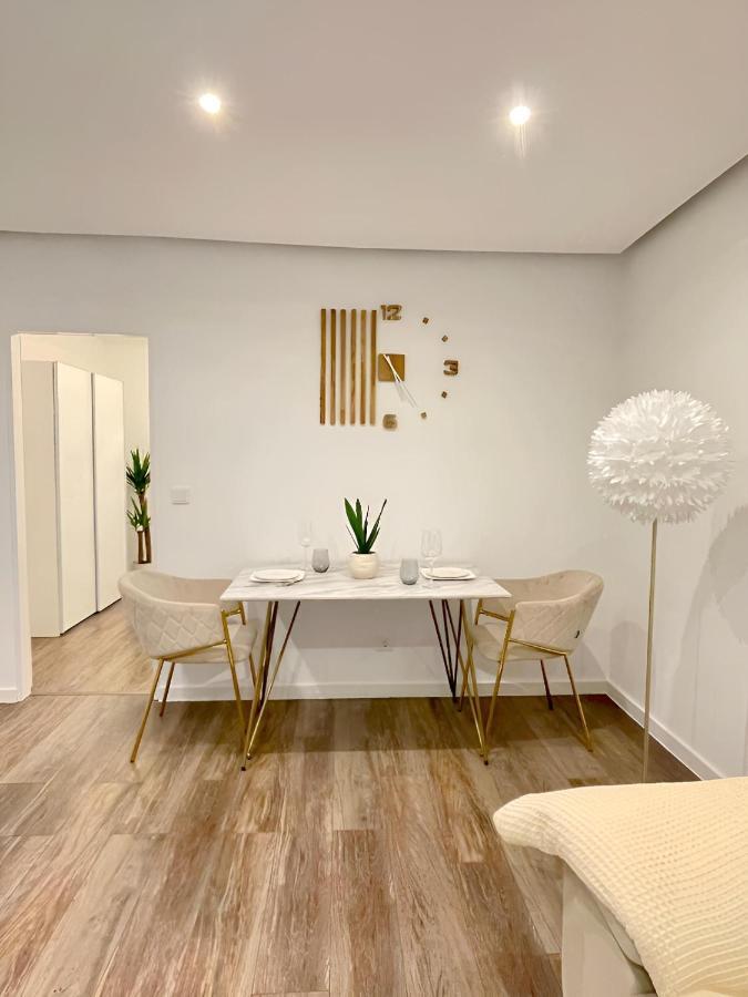 Regency - Stylische Zentrale 50m2 Mit Balkon, Wasserblick Und Netflix Apartment