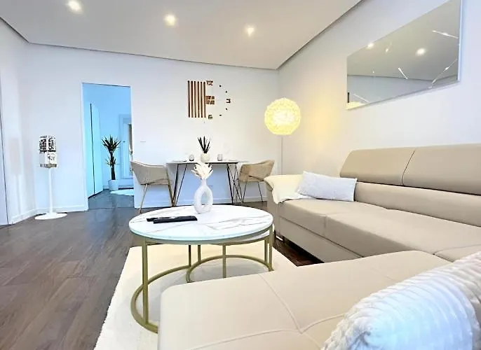 Regency Apartments - Stylische Zentrale 50M2 Wohnung Mit Balkon, Wasserblick Und Netflix