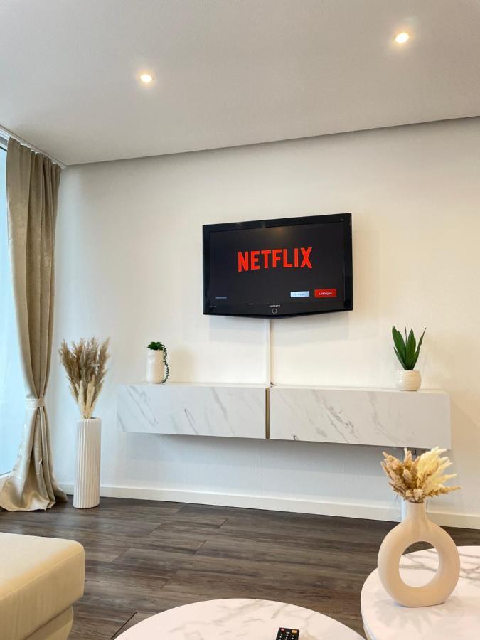 Regency - Stylische Zentrale 50m2 Mit Balkon, Wasserblick Und Netflix Apartment