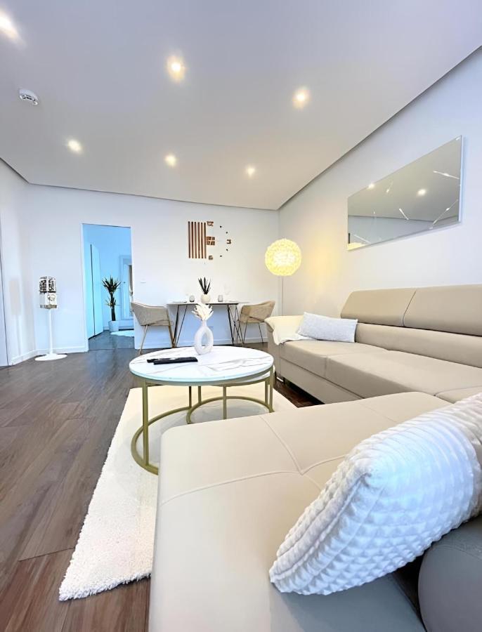 Regency - Stylische Zentrale 50m2 Mit Balkon, Wasserblick Und Netflix Apartment *