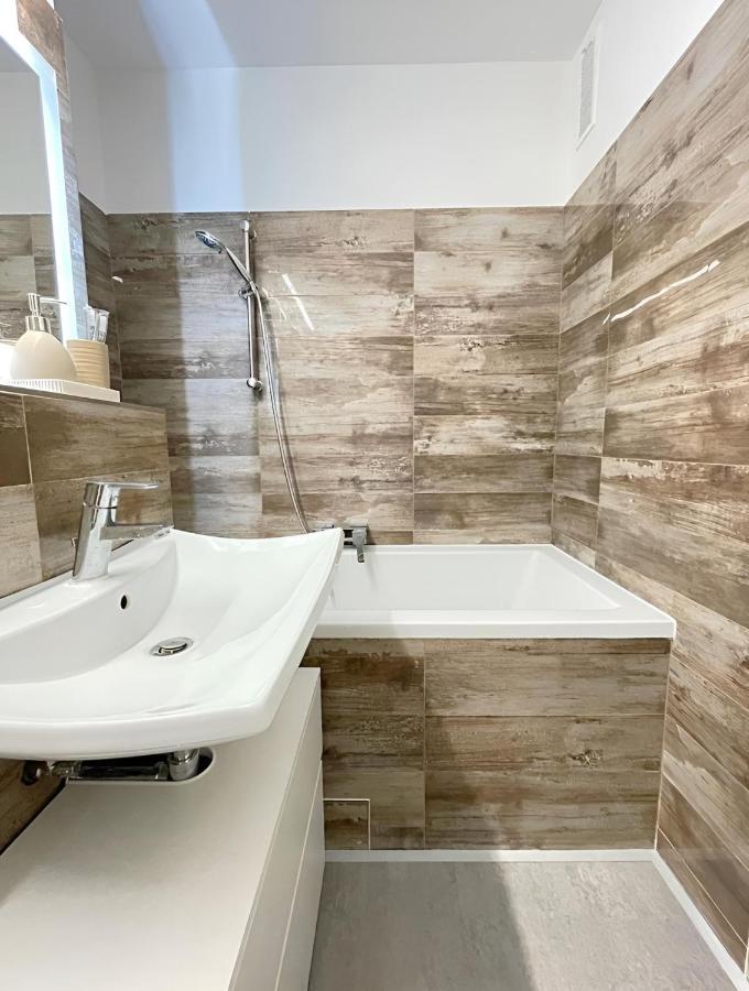 Regency - Stylische Zentrale 50m2 Mit Balkon, Wasserblick Und Netflix Hannover