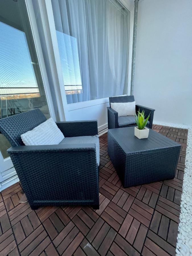 Regency - Stylische Zentrale 50m2 Mit Balkon, Wasserblick Und Netflix Apartment *
