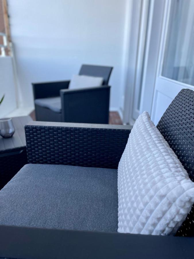 Regency - Stylische Zentrale 50m2 Mit Balkon, Wasserblick Und Netflix *